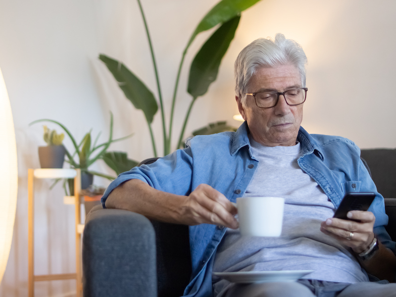 Effects of Web-Based and Mobile Self-Care Support in Addition to Standard Care in Patients After Radical Prostatectomy: Randomized Controlled Trial